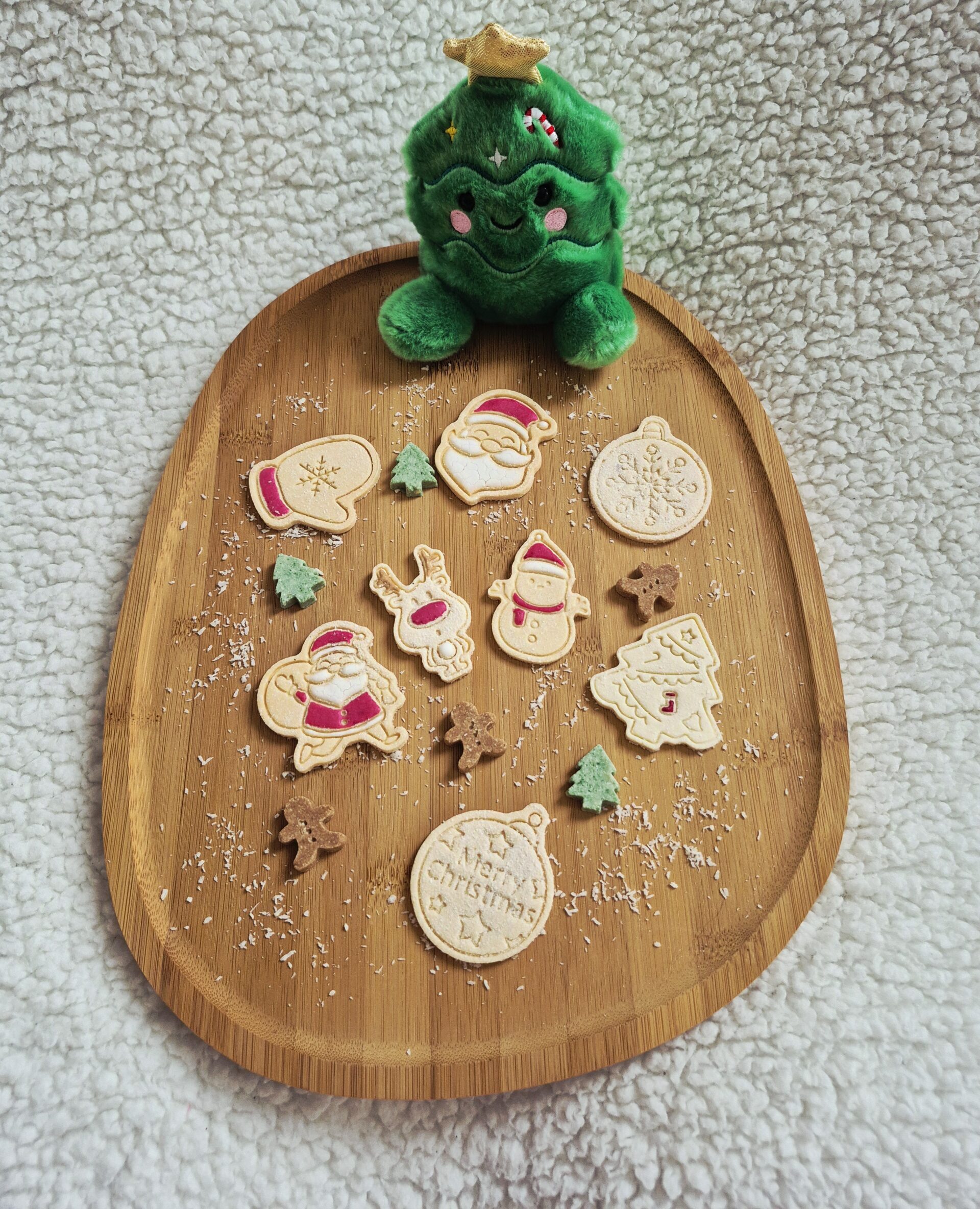 Kerstpakket 1 met feestelijke hondenkoekjes in verschillende kerstfiguren
