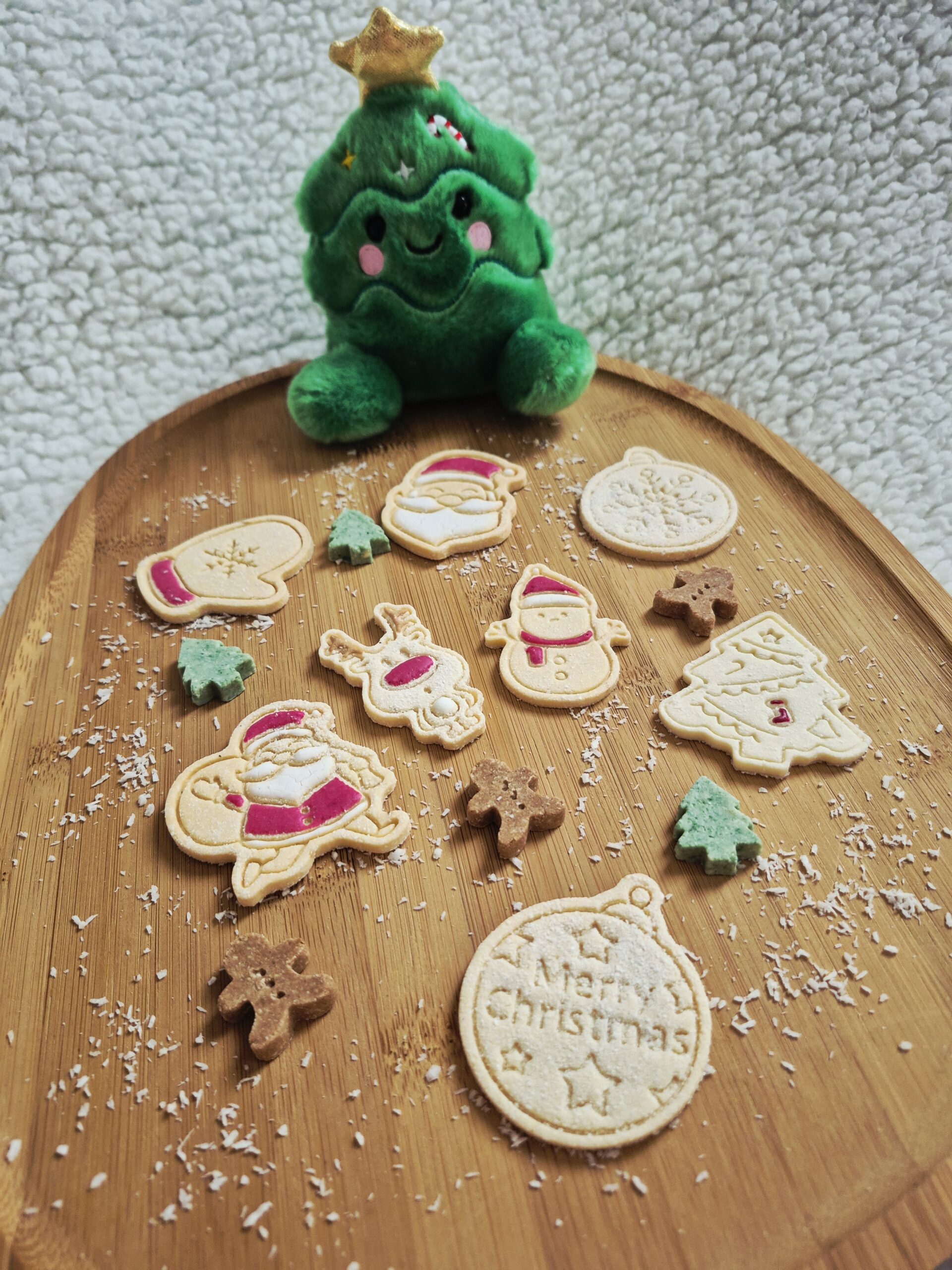 Kerstpakket 1 met feestelijke hondenkoekjes in verschillende kerstfiguren