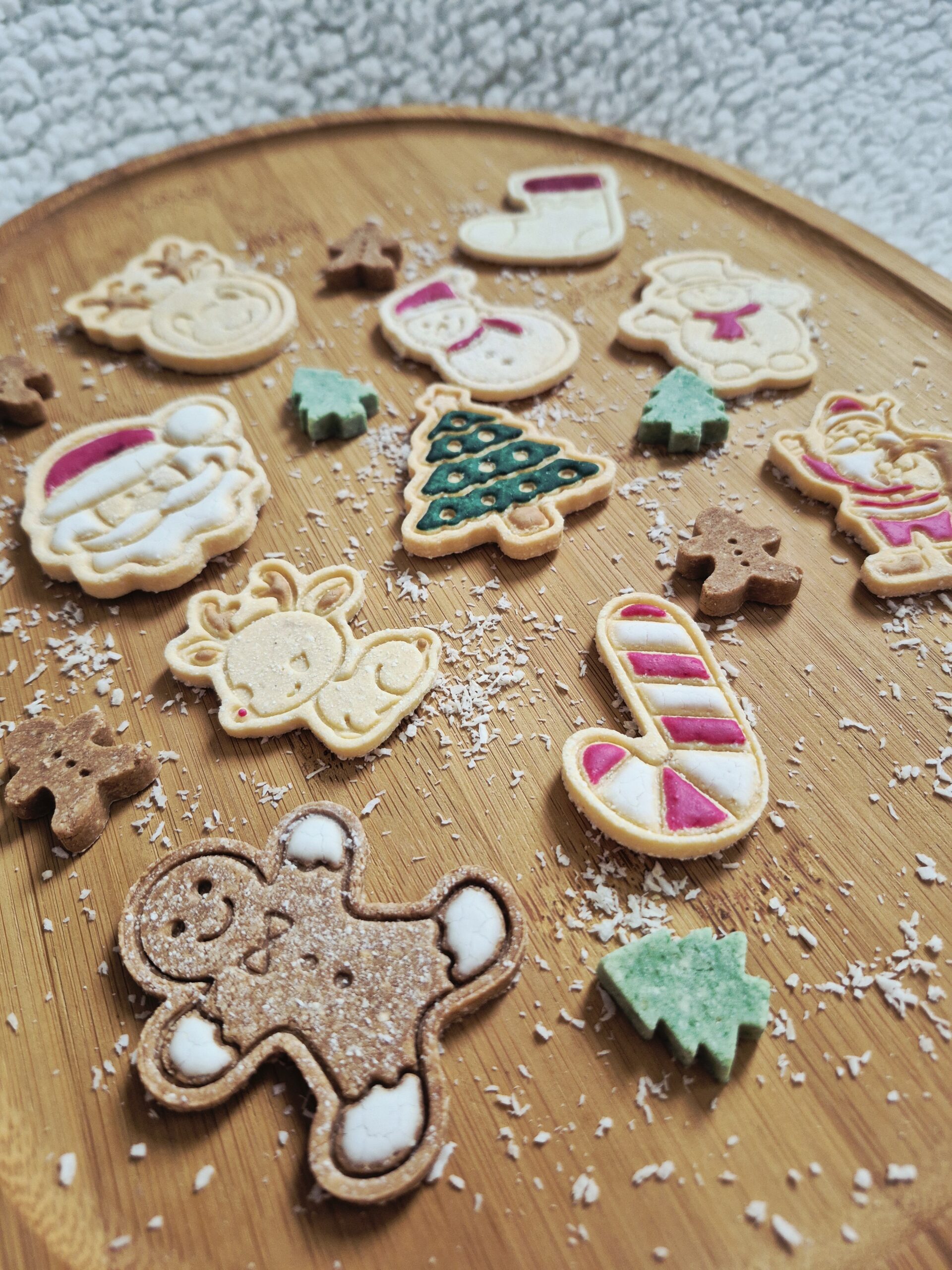 Kerstpakket 2 met gevarieerde kerstkoekjes voor honden