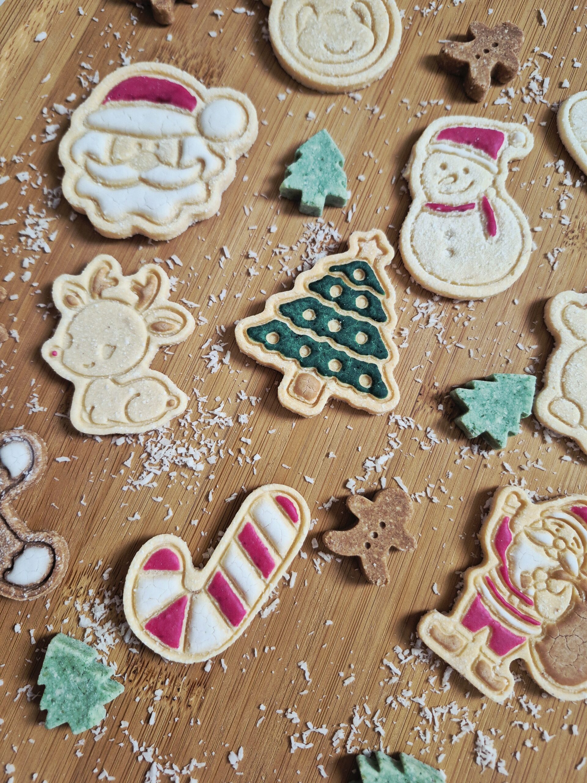 Kerstpakket 2 met gevarieerde kerstkoekjes voor honden