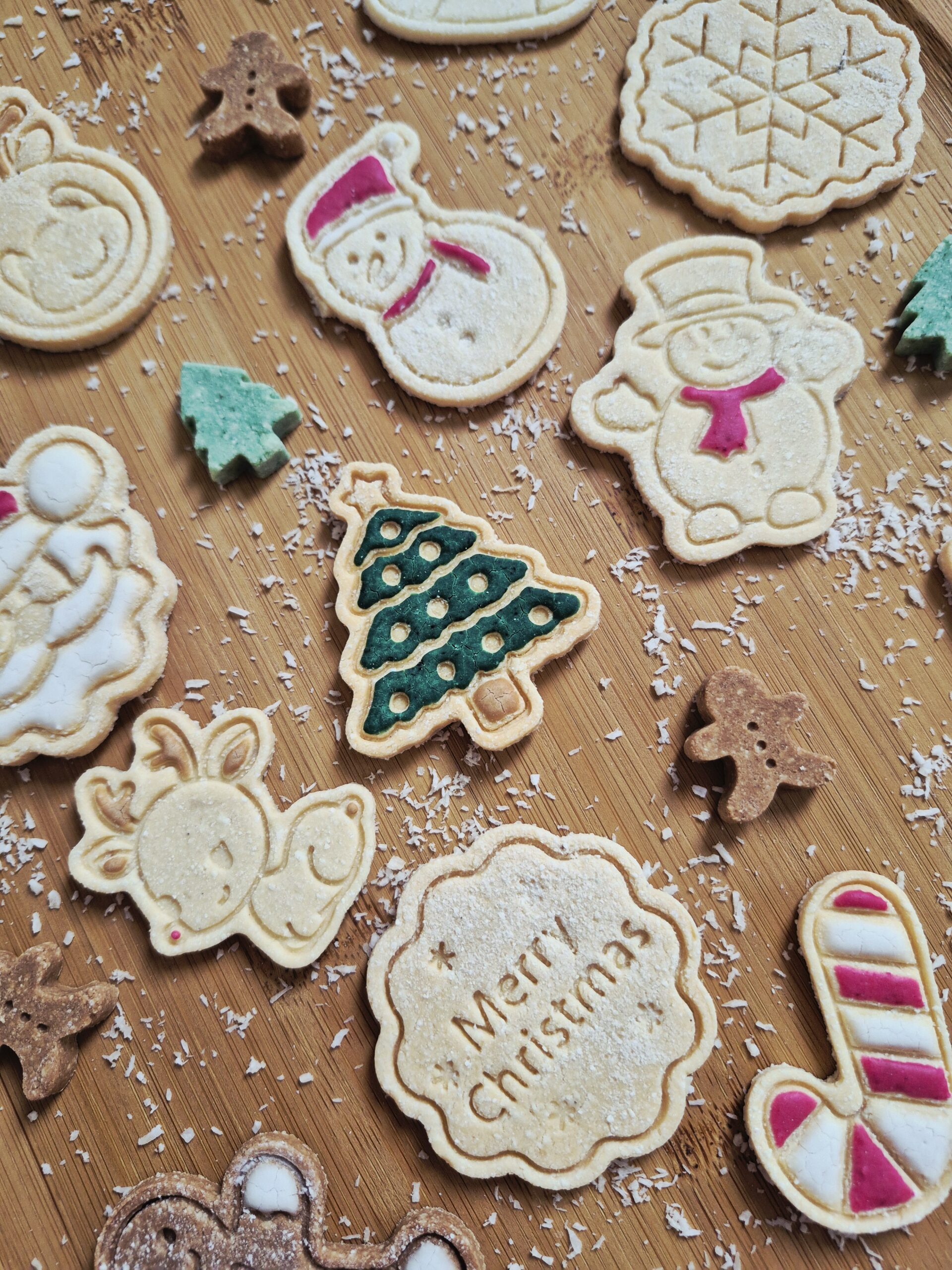 Kerstpakket 2 met gevarieerde kerstkoekjes voor honden