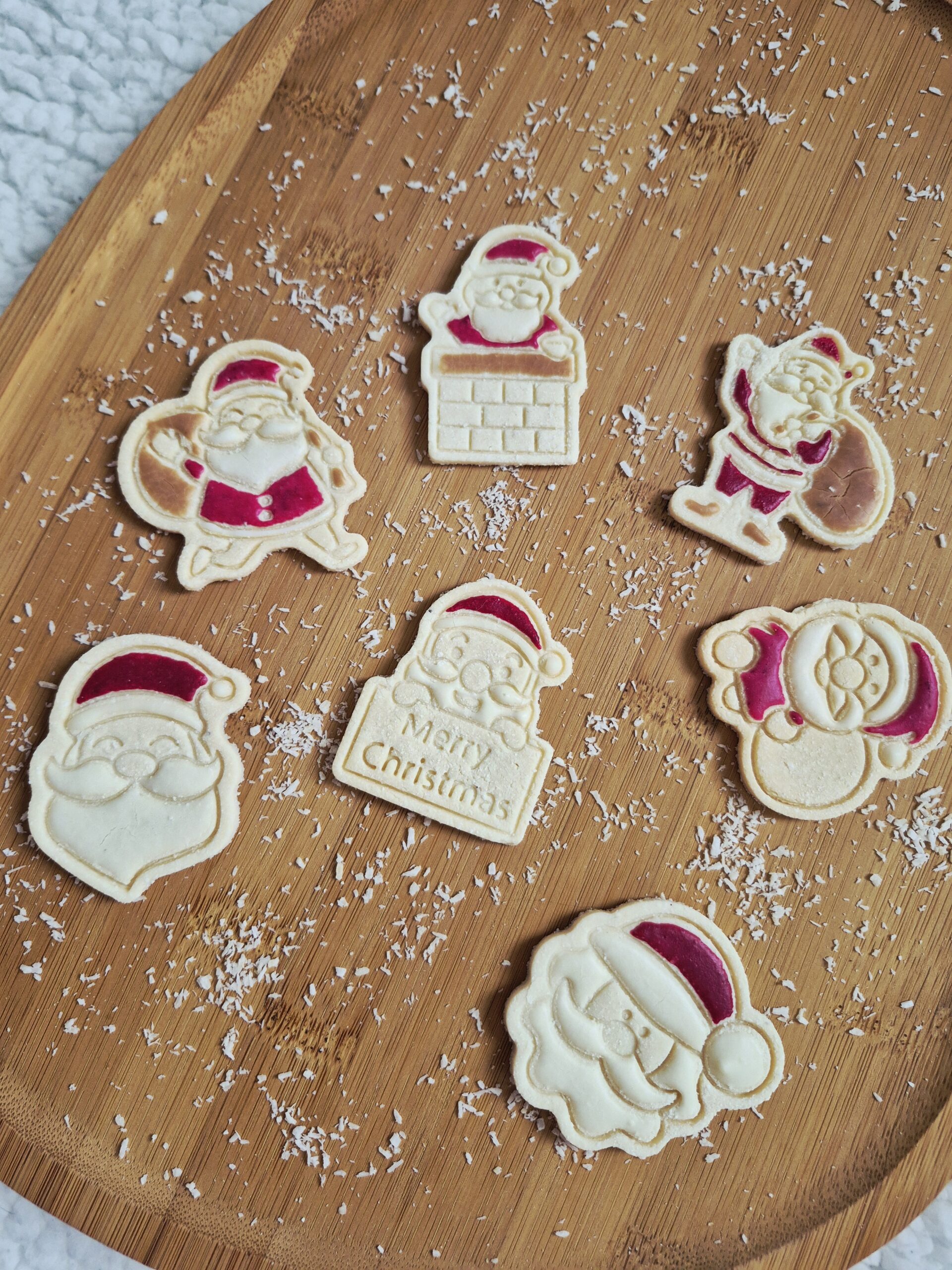 Santa Paws hondenkoekjes in verschillende vrolijke kerstmanfiguurtjes